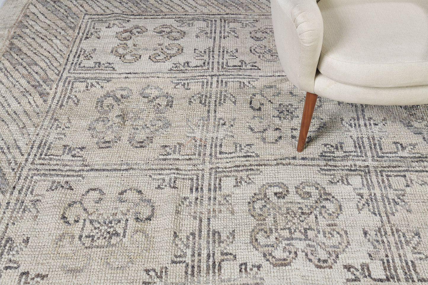 Delpzir, Domicile Collection, Ivory Umbra - close-up of weave texture and pile
