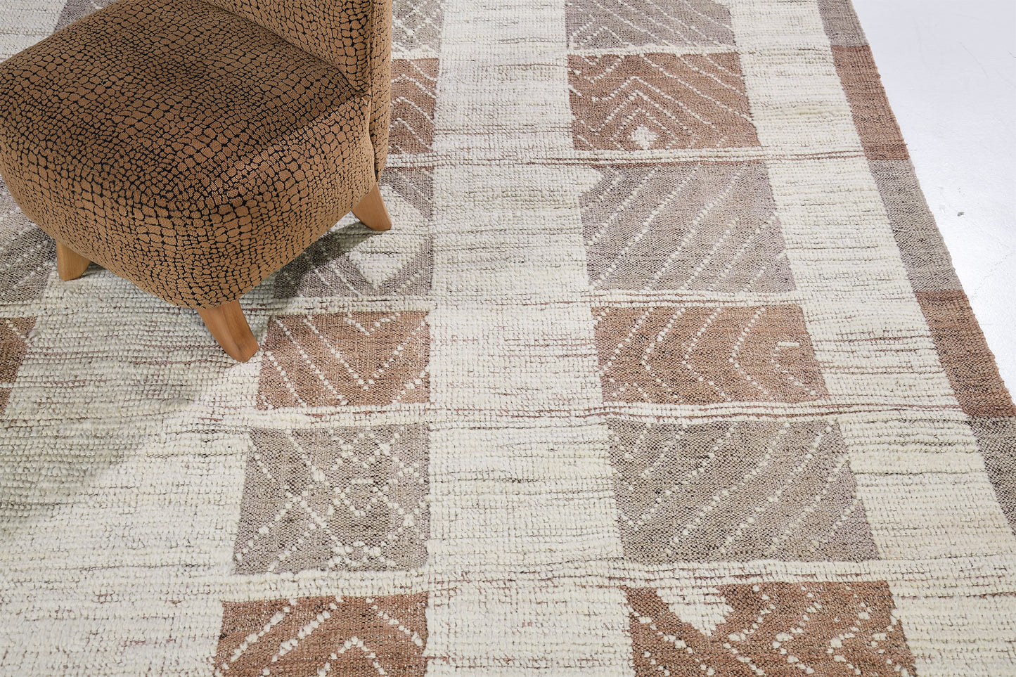 Tavsot, Nomad Collection, Natural Rust - detailed border and fringe