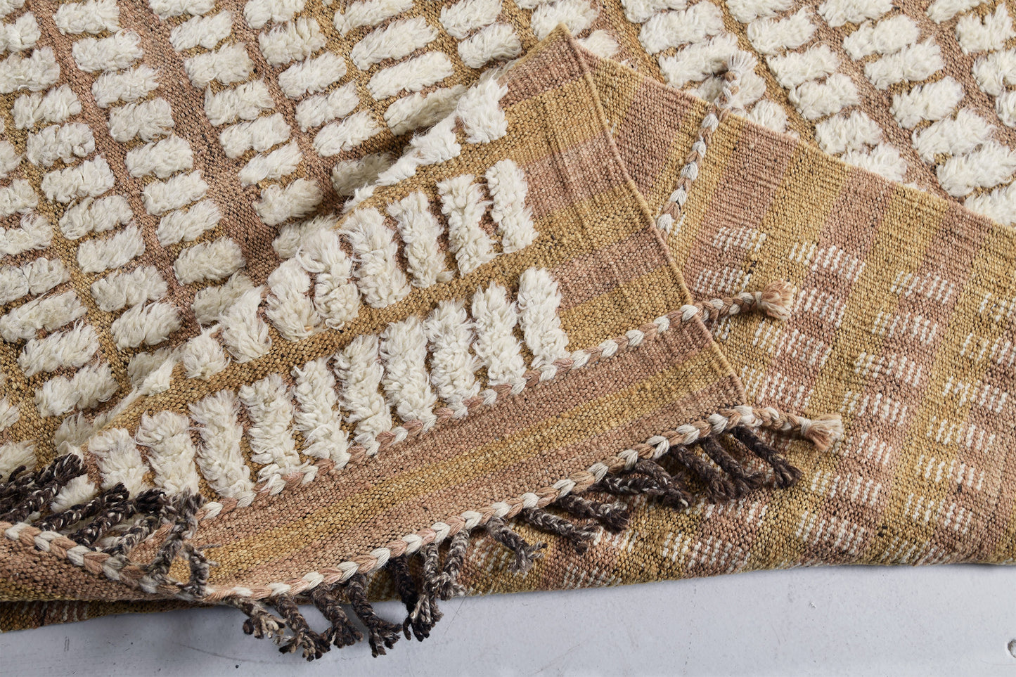 Barguzin, Haute Bohemian, Ivory Rose - full length showing color variation