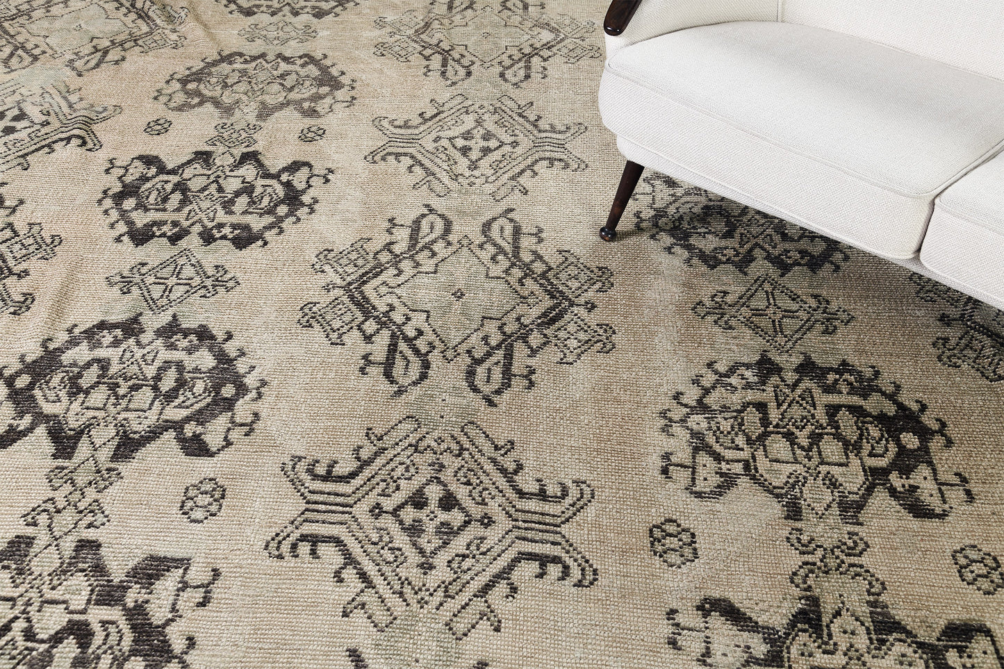 Antique Turkish Oushak - hand-knotted in Turkey - close-up of weave texture and pile [#20]