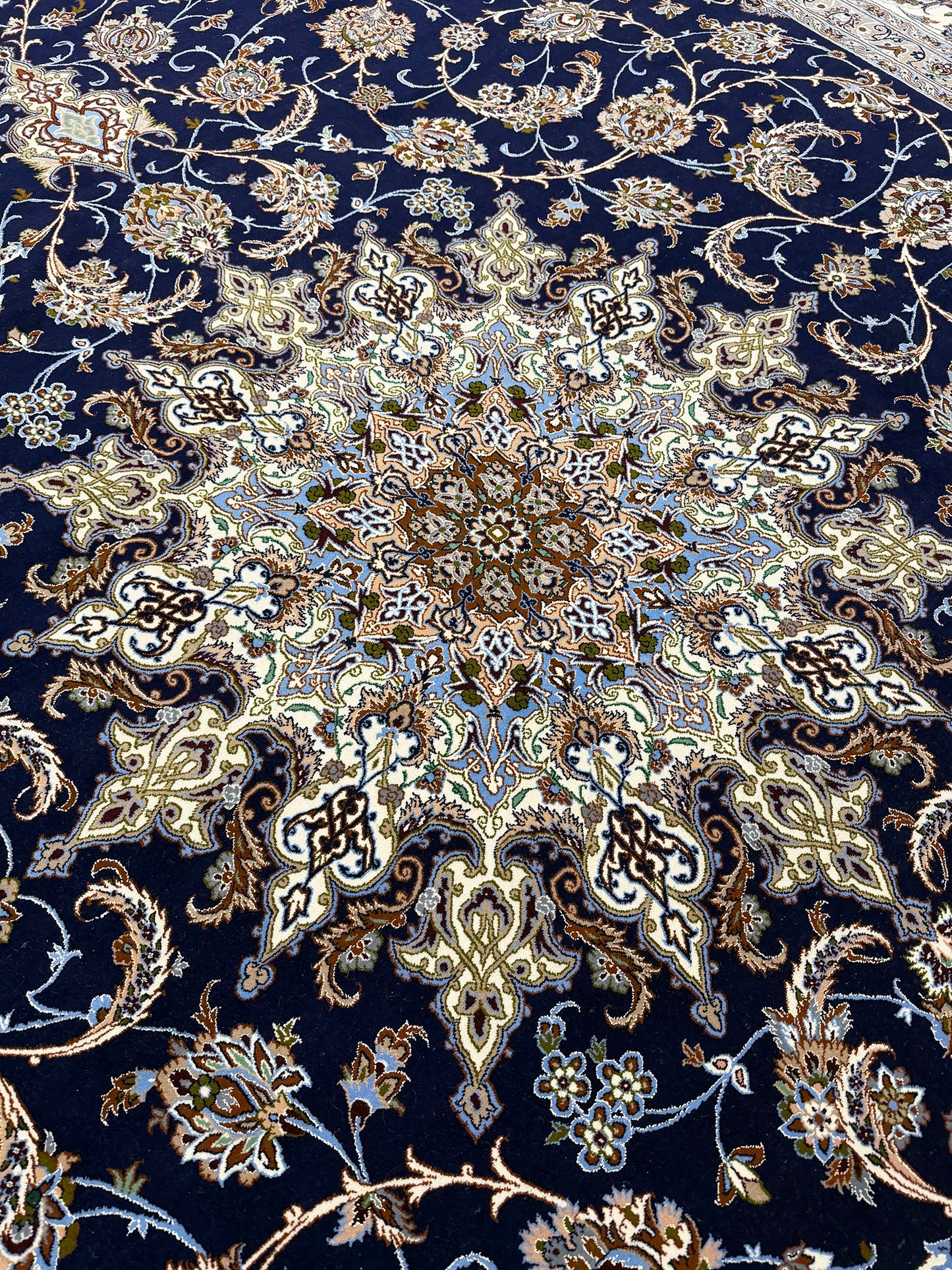 Ex-Fine Isfahan Silk Foundation