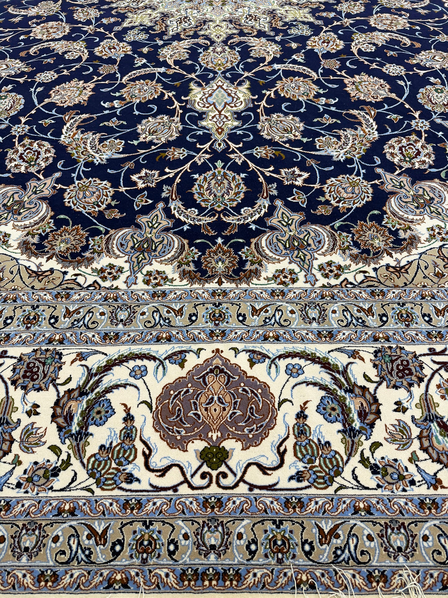 Ex-Fine Isfahan Silk Foundation