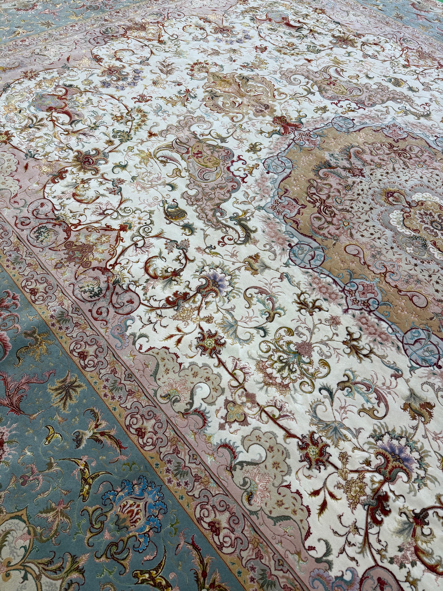 Fine Vintage Persian Tabriz Signed by Shirfar - detailed border and fringe