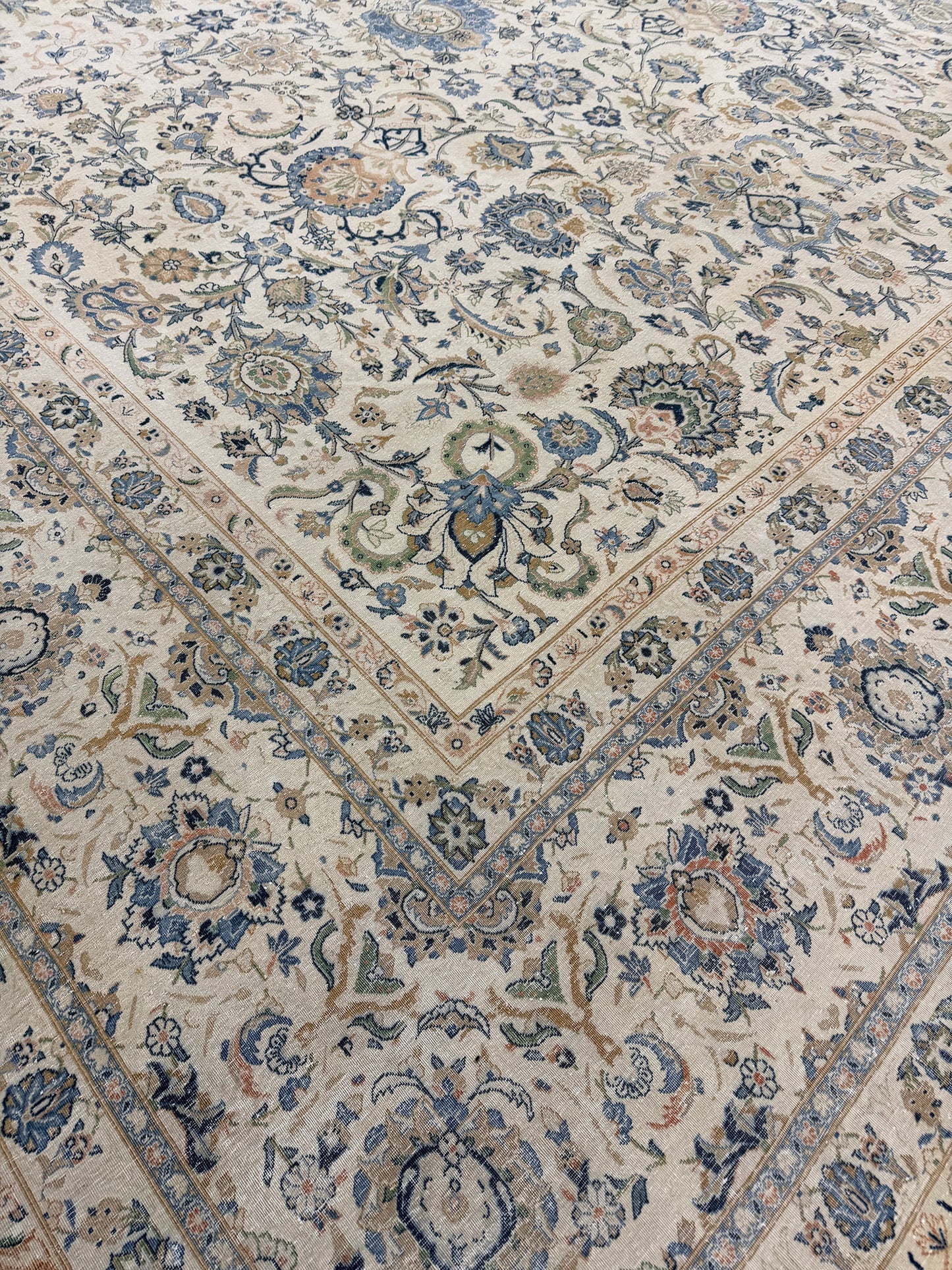 Vintage Persian Kashan Rug Allover Design - detailed border and fringe