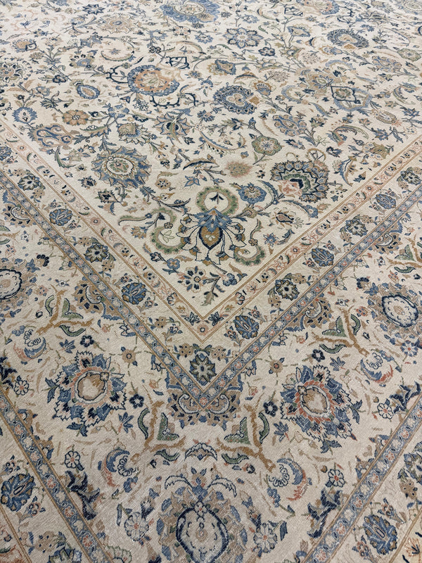 Vintage Persian Kashan Rug Allover Design - detailed border and fringe