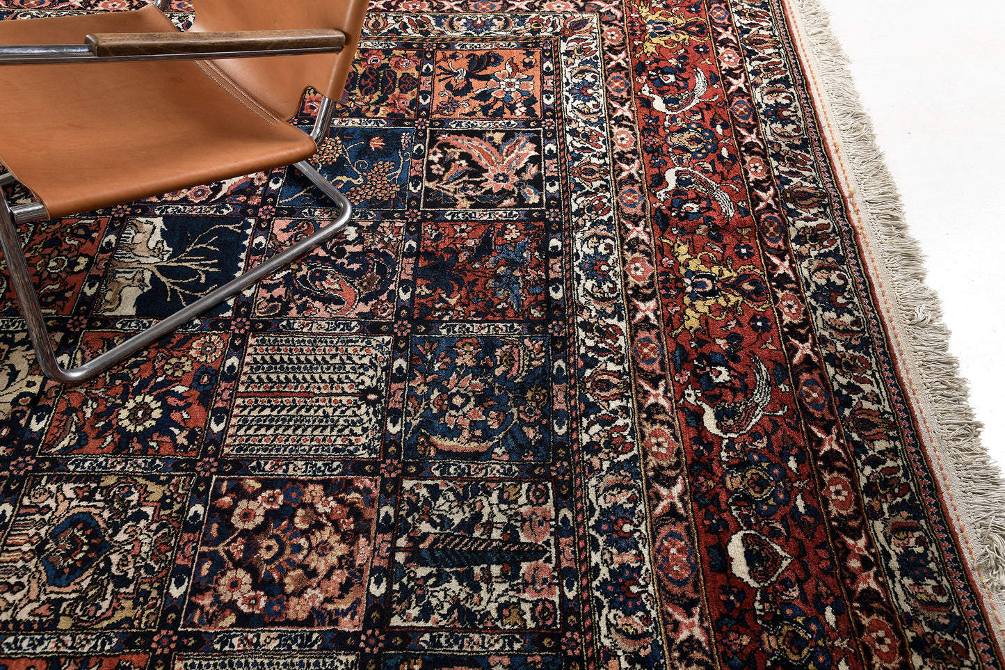 Vintage Persian Bakhtiari - detailed border and fringe [#2]