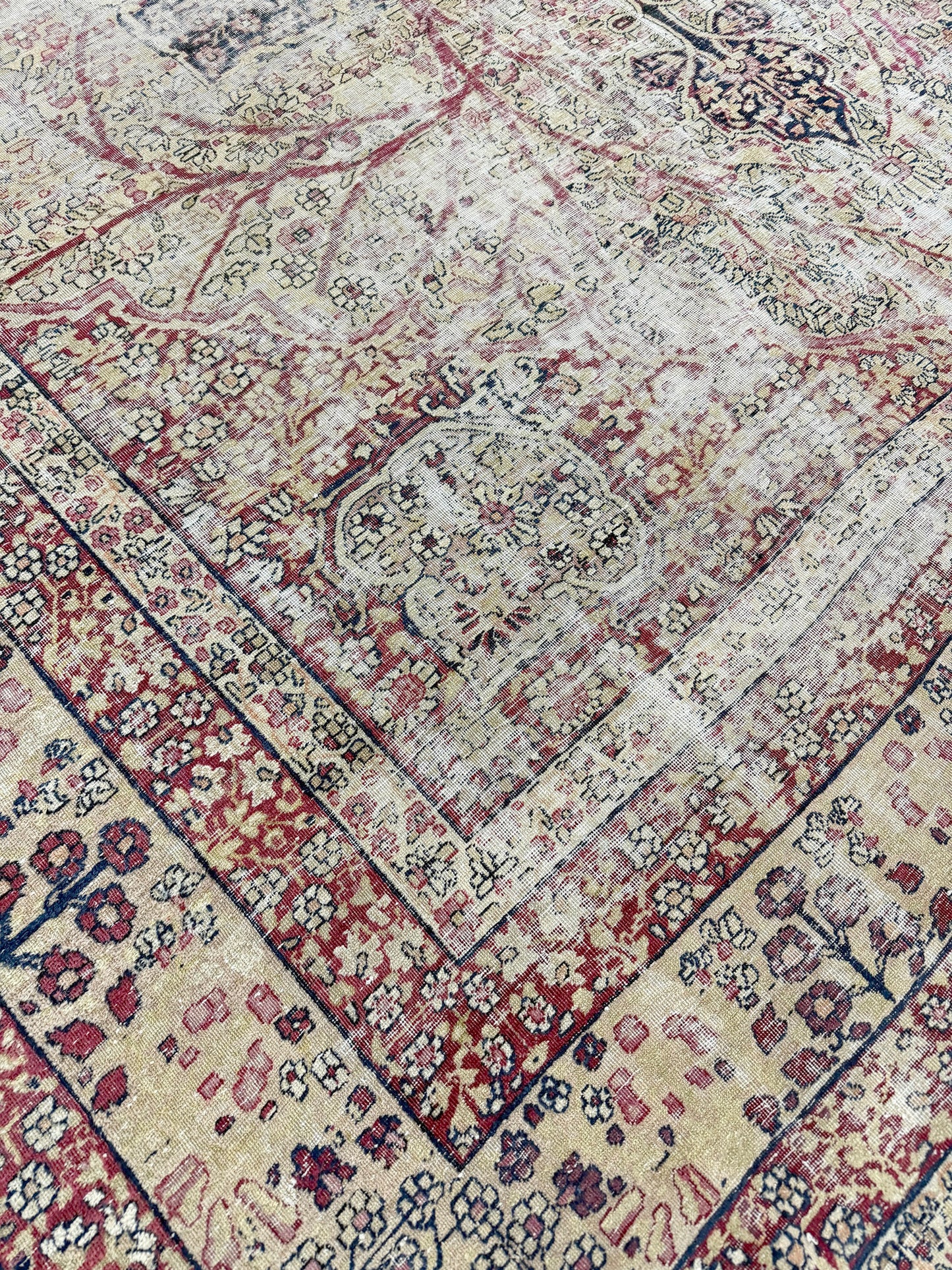 Antique Persian Lavar Kerman Rug - detailed border and fringe