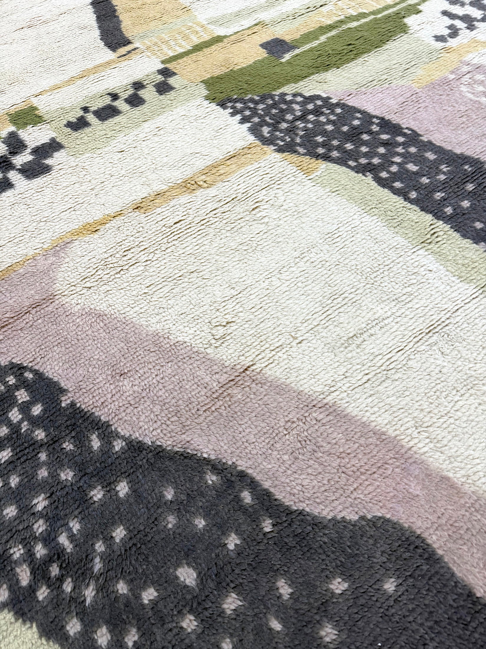 Anisah, Oasis Collection, Spring - close-up of weave texture and pile