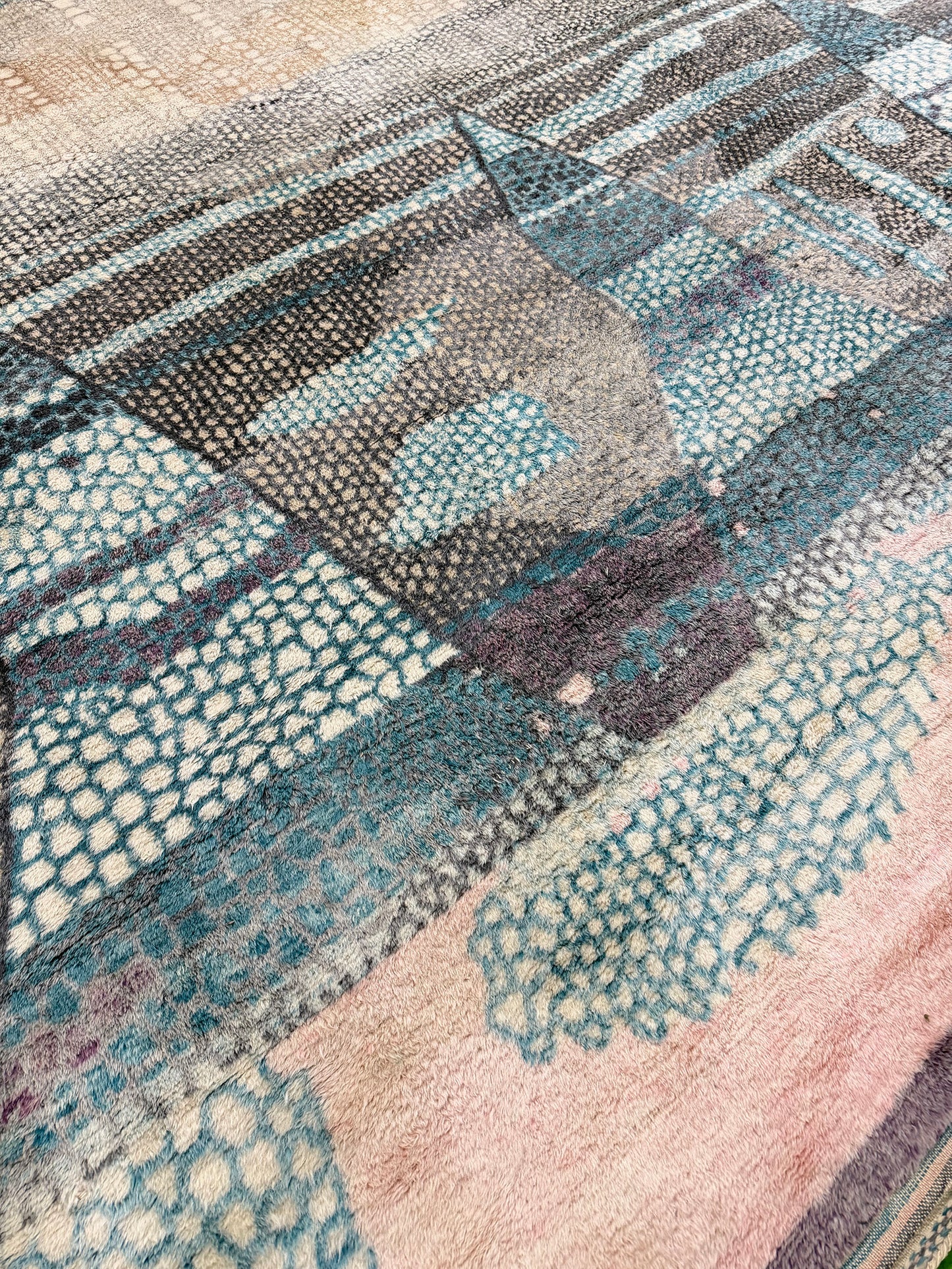 Moroccan Middle Atlas Tribe Berber Rug