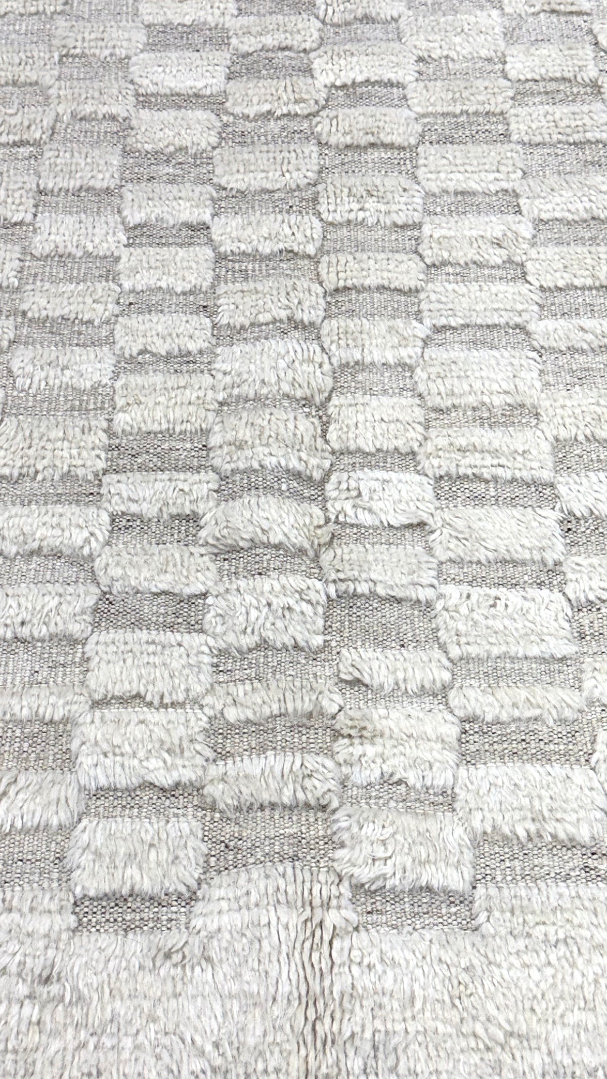 Sirocco, Haute Bohemian, Ivory