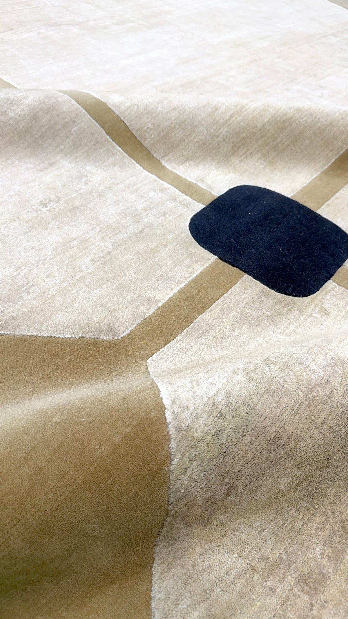Berlin by Cesar Giraldo, Camel Black