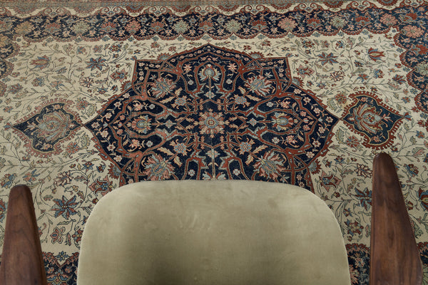 Antique Fine Persian Kashan Mohtasham Rug 57499 - detailed border and fringe