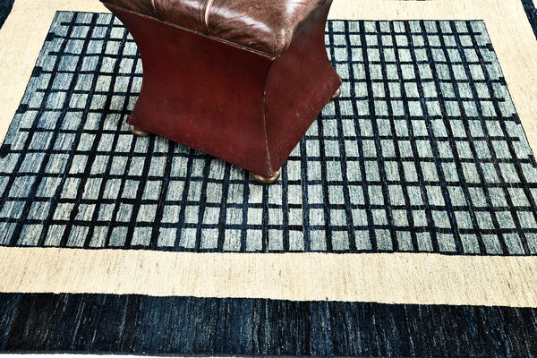 Modern Design Vegetable Dye Rug - detailed border and fringe