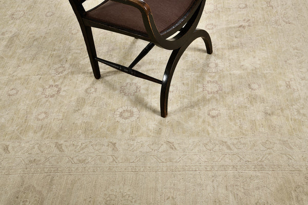 Vintage Style Farahan Design Rug Rapture Collection 10102 - close-up of weave texture and pile