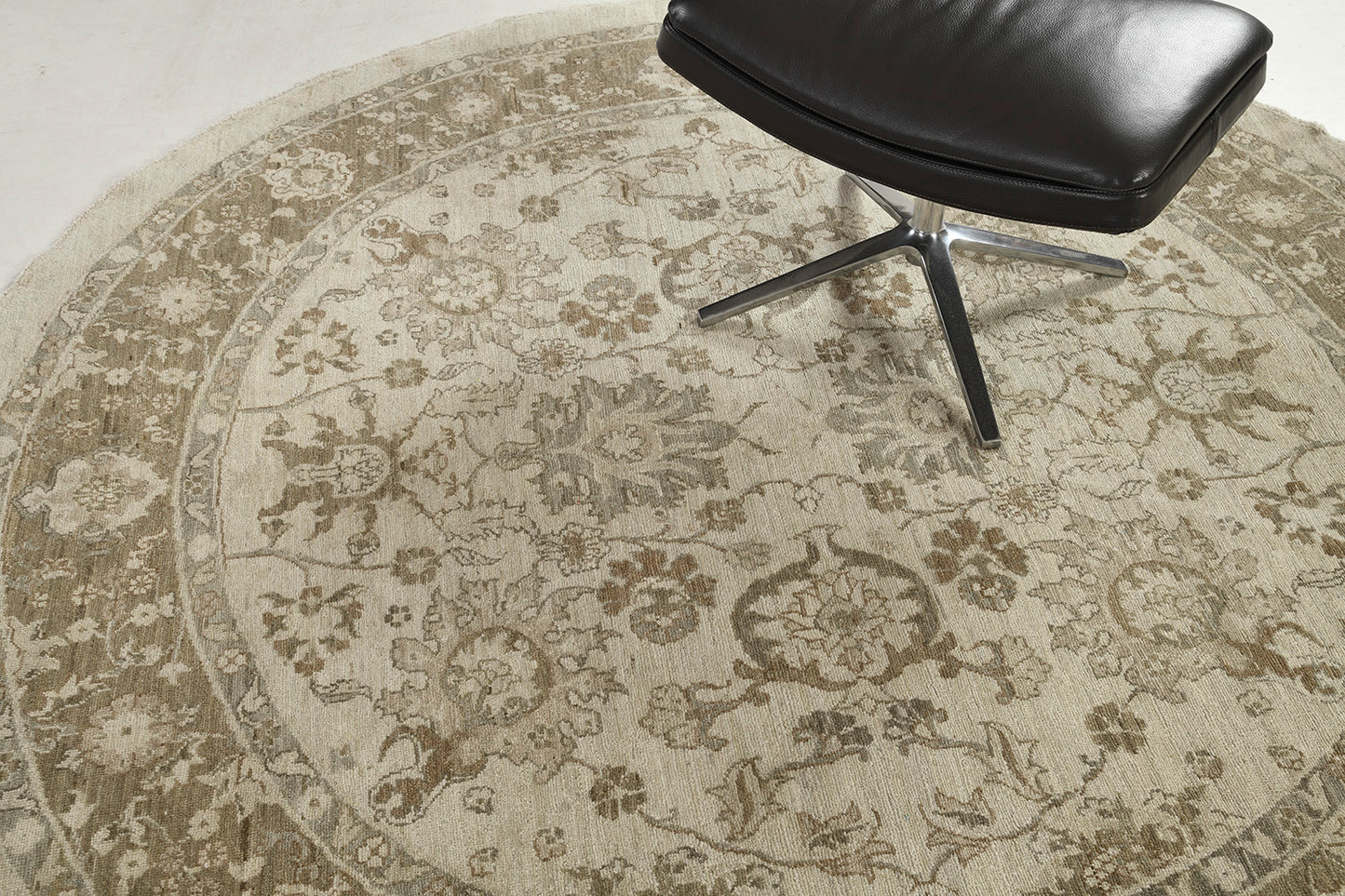 Vintage Style Sultanabad Revival Round Rug