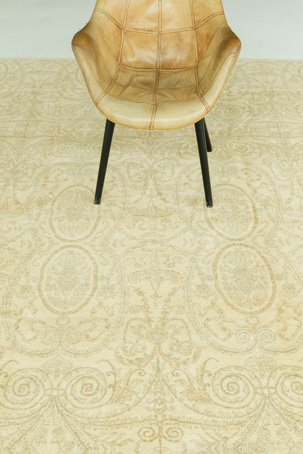 Natural Dye Transitional Rug Design Fable - detailed border and fringe (2)