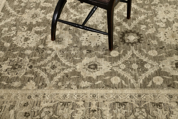 Vintage Style Sultanabad Design Rug - detailed border and fringe