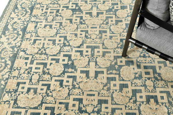 Vintage Style Arts and Crafts Design Rug - close-up of weave texture and pile [#5]