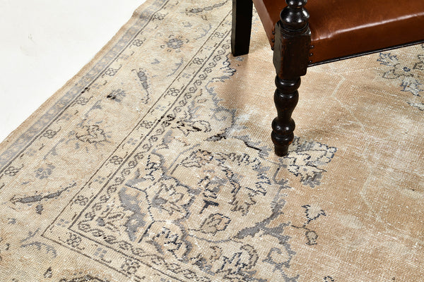 Vintage Turkish Anatolian Rug - hand-knotted in Turkey - detailed border and fringe [#106]