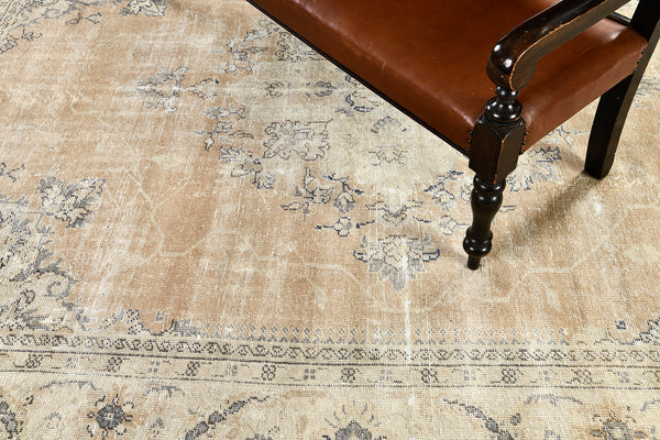 Vintage Turkish Anatolian Rug - hand-knotted in Turkey - close-up of weave texture and pile [#106]