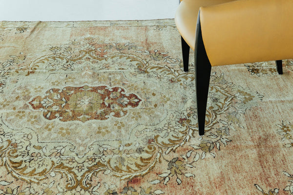 Vintage Turkish Anatolian Rug - hand-knotted in Turkey - detailed border and fringe [#102]