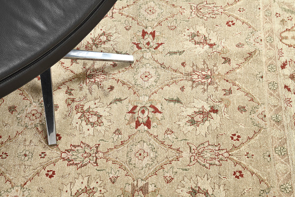 Natural Dye Sultanabad Design Rug Divine - close-up of weave texture and pile