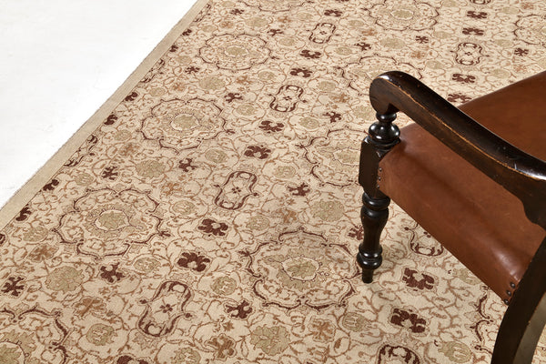 Natural Dye Transitional Rug Design Fable - detailed border and fringe