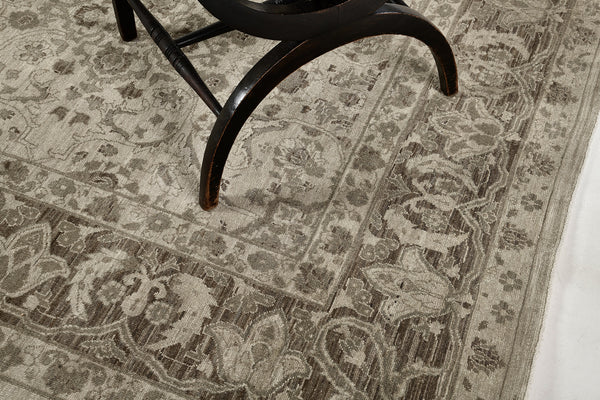 Vintage Style Traditional Design Rug - close-up of weave texture and pile
