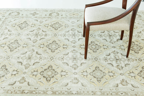 Sultanabad Panel Design Rug - detailed border and fringe