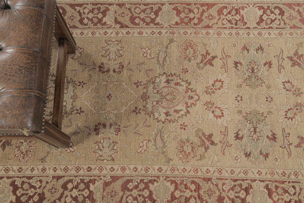 Natural Dye Sultanabad Design Runner Divine - narrow runner - close-up of weave texture and pile [#1]