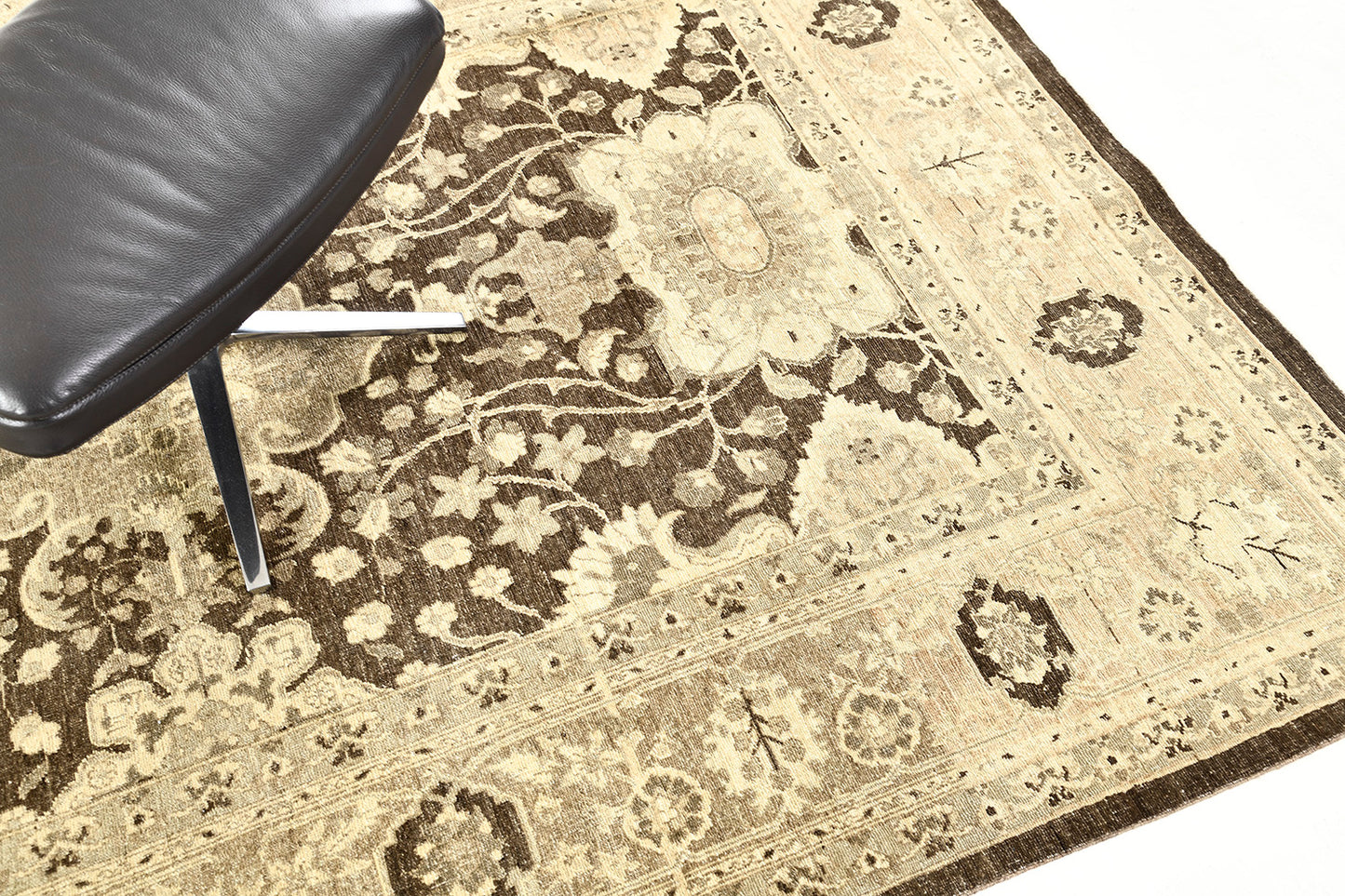 Vintage Style Mahal Revival Rapture Collection D5379