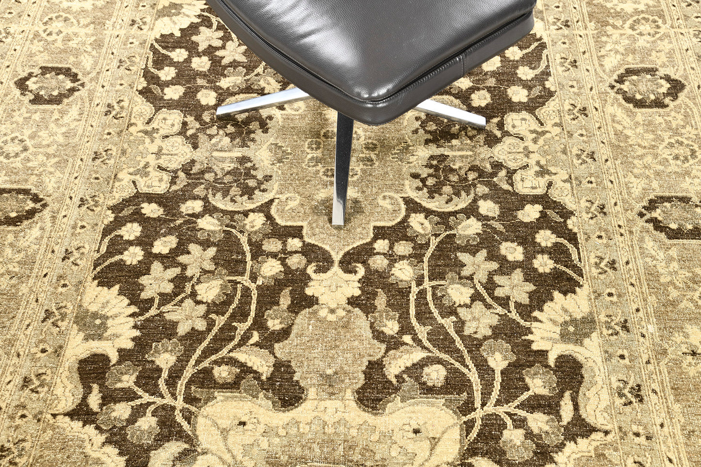 Vintage Style Mahal Revival Rapture Collection D5379