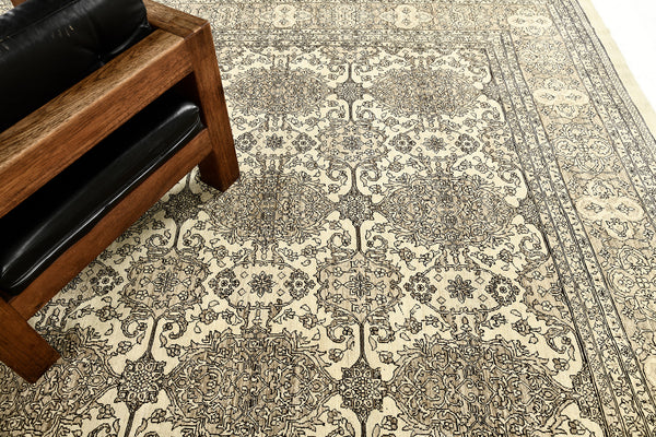 Vintage Style Tabriz Revival Rug - artisan revival weave - detailed border and fringe [#18]