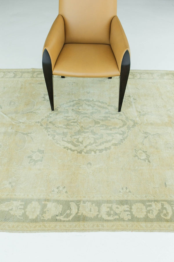 Vintage Turkish Anatolian Kars Rug - hand-knotted in Turkey - close-up of weave texture and pile [#8]