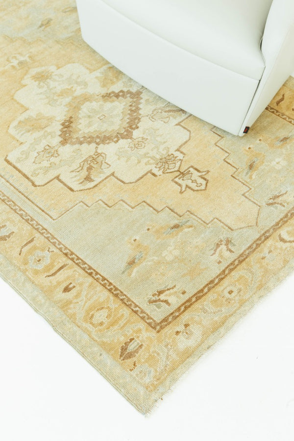 Vintage Turkish Anatolian Rug - hand-knotted in Turkey - detailed border and fringe [#8]