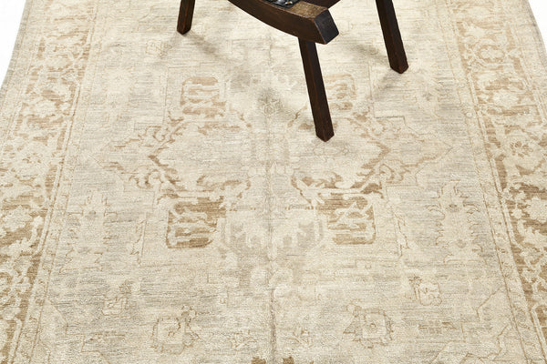 Vintage Style Serapi Design Rug - close-up of weave texture and pile