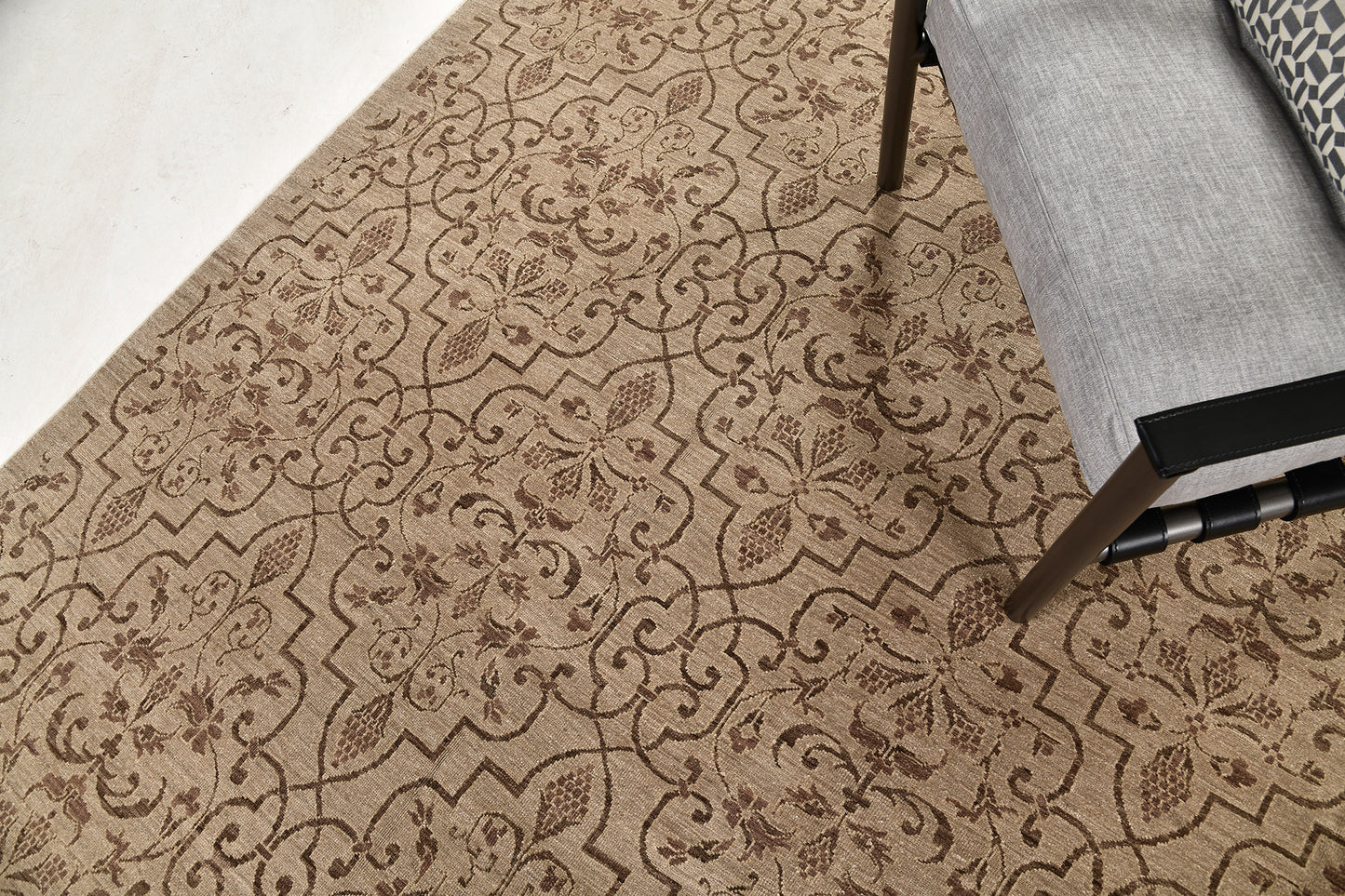 Natural Dye Transitional Rug Design D5159 Divine