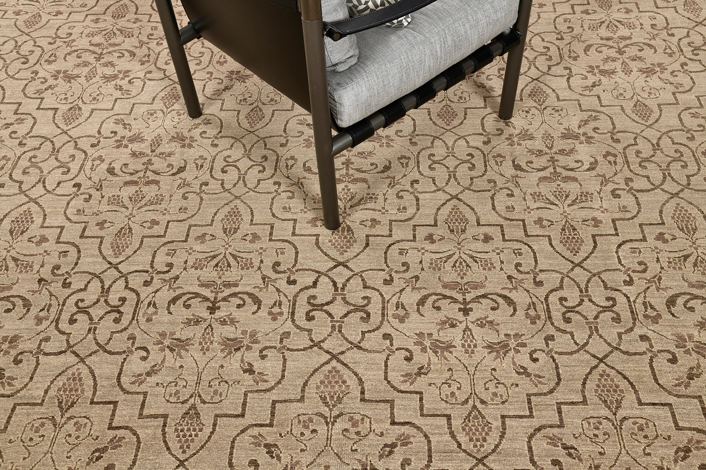 Natural Dye Transitional Rug Design D5159 Divine