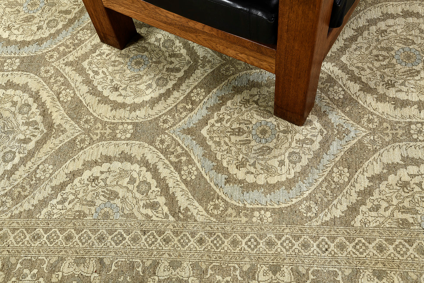 Vintage Style Lavar Panel Design
