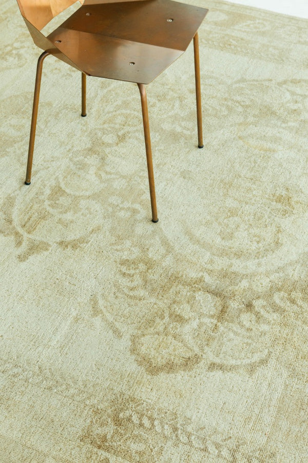 Vintage Turkish Anatolian Rug - hand-knotted in Turkey - detailed border and fringe [#75]