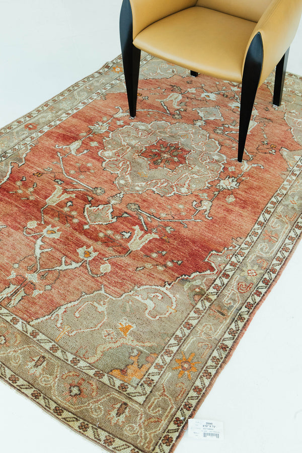 Vintage Turkish Anatolian Rug - hand-knotted in Turkey - detailed border and fringe [#71]