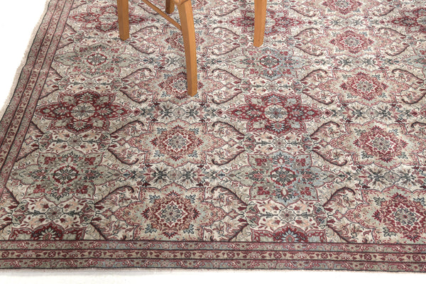 Antique Turkish Sivas Rug - hand-knotted in Turkey - close-up of weave texture and pile [#1]