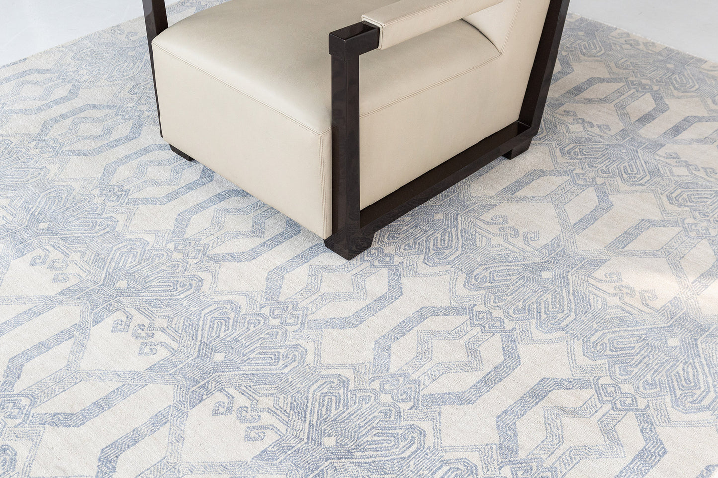 Transitional Design Rug Allure Van Alen