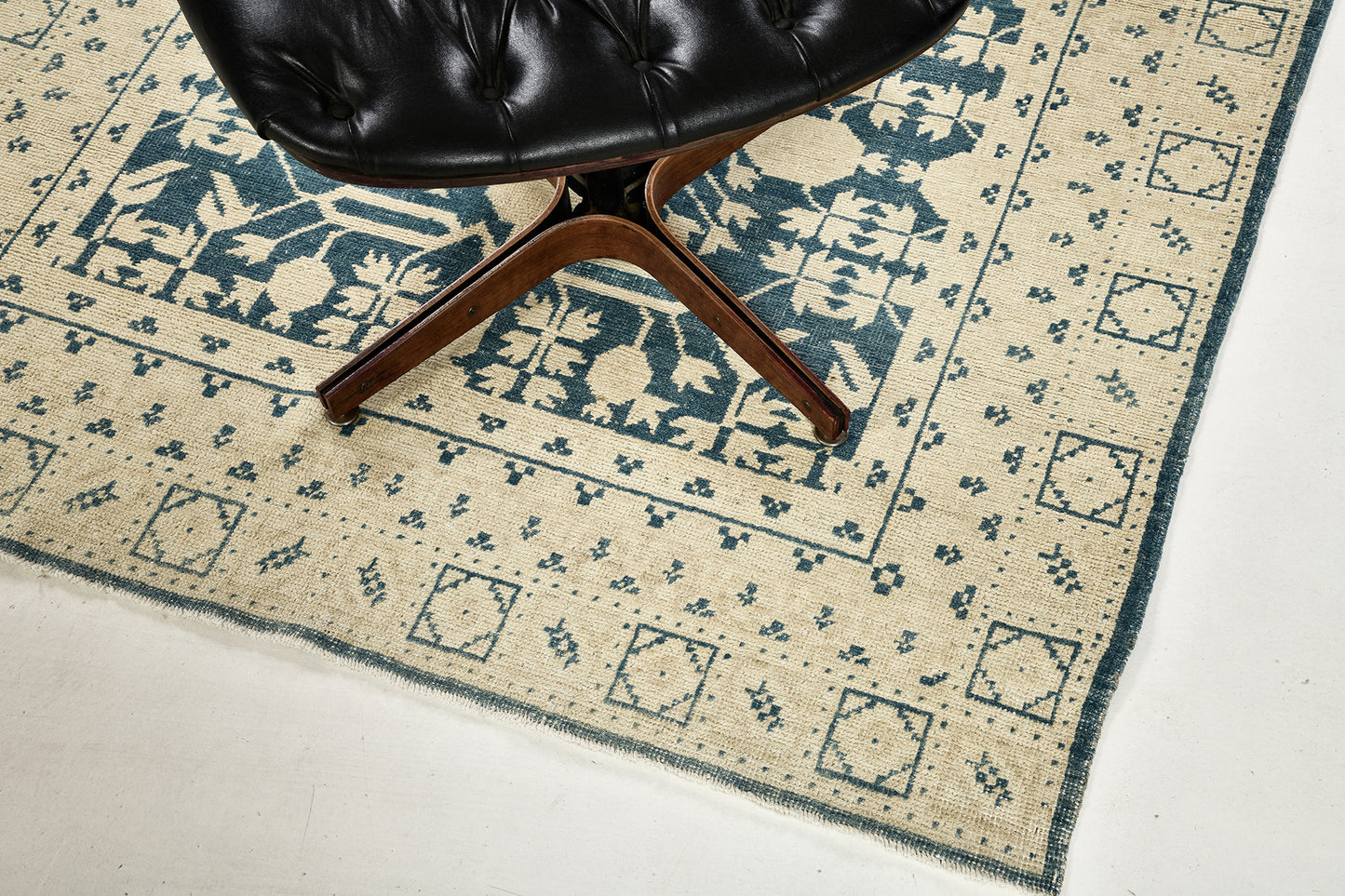 Vintage Style Safira Collection Khotan Rug