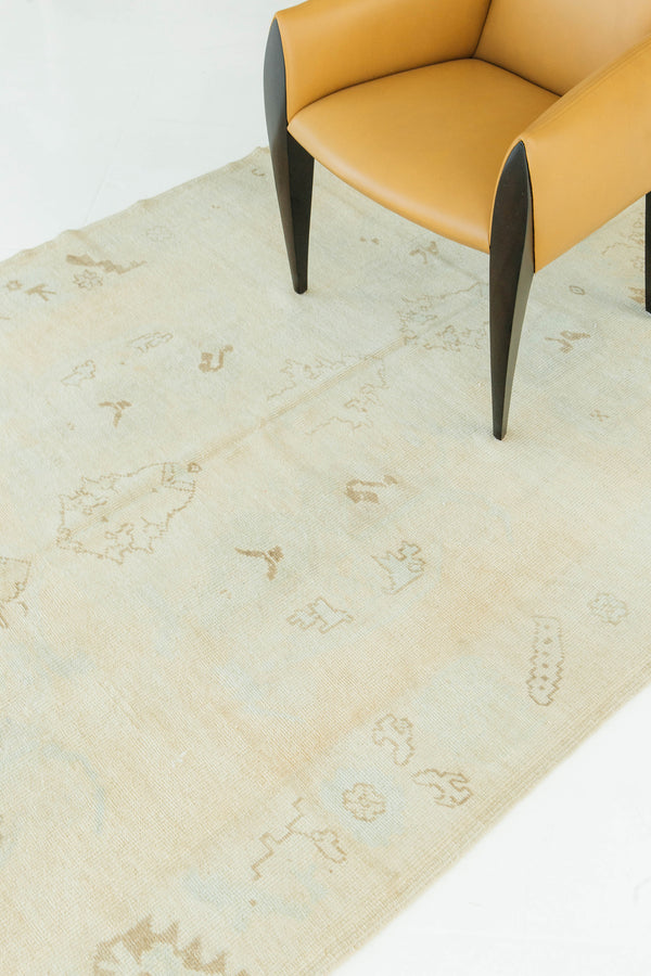 Vintage Turkish Anatolian Rug - hand-knotted in Turkey - close-up of weave texture and pile [#118]
