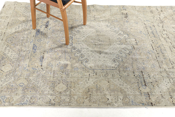 Vintage Turkish Anatolian Rug - hand-knotted in Turkey - detailed border and fringe [#19]