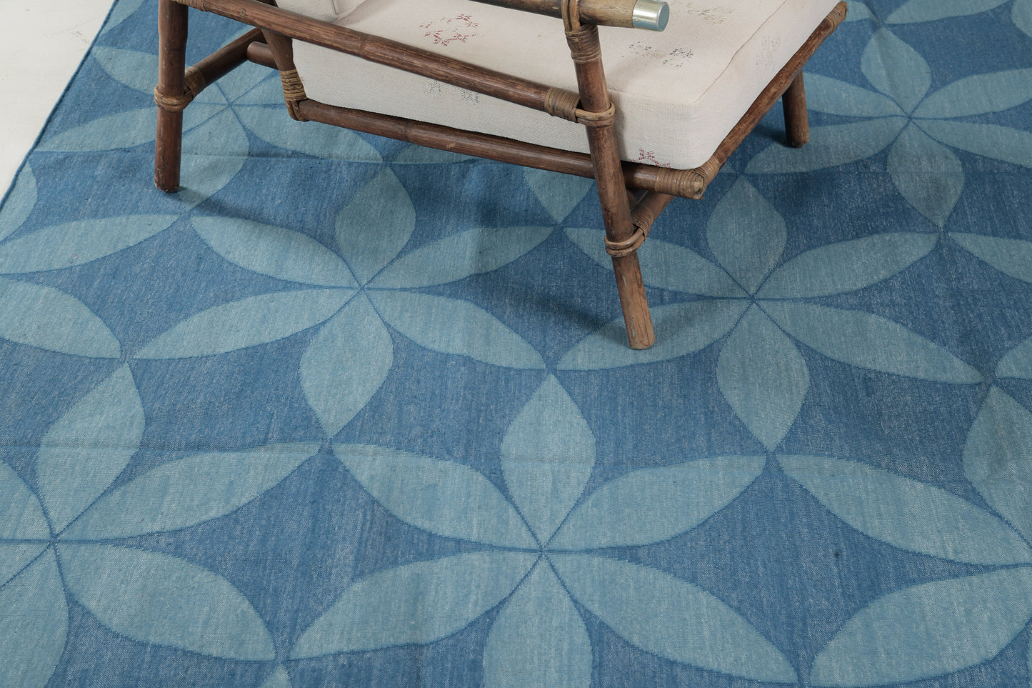 Contemporary Flat-Weave Rug Cielo Collection Flora Turquoise
