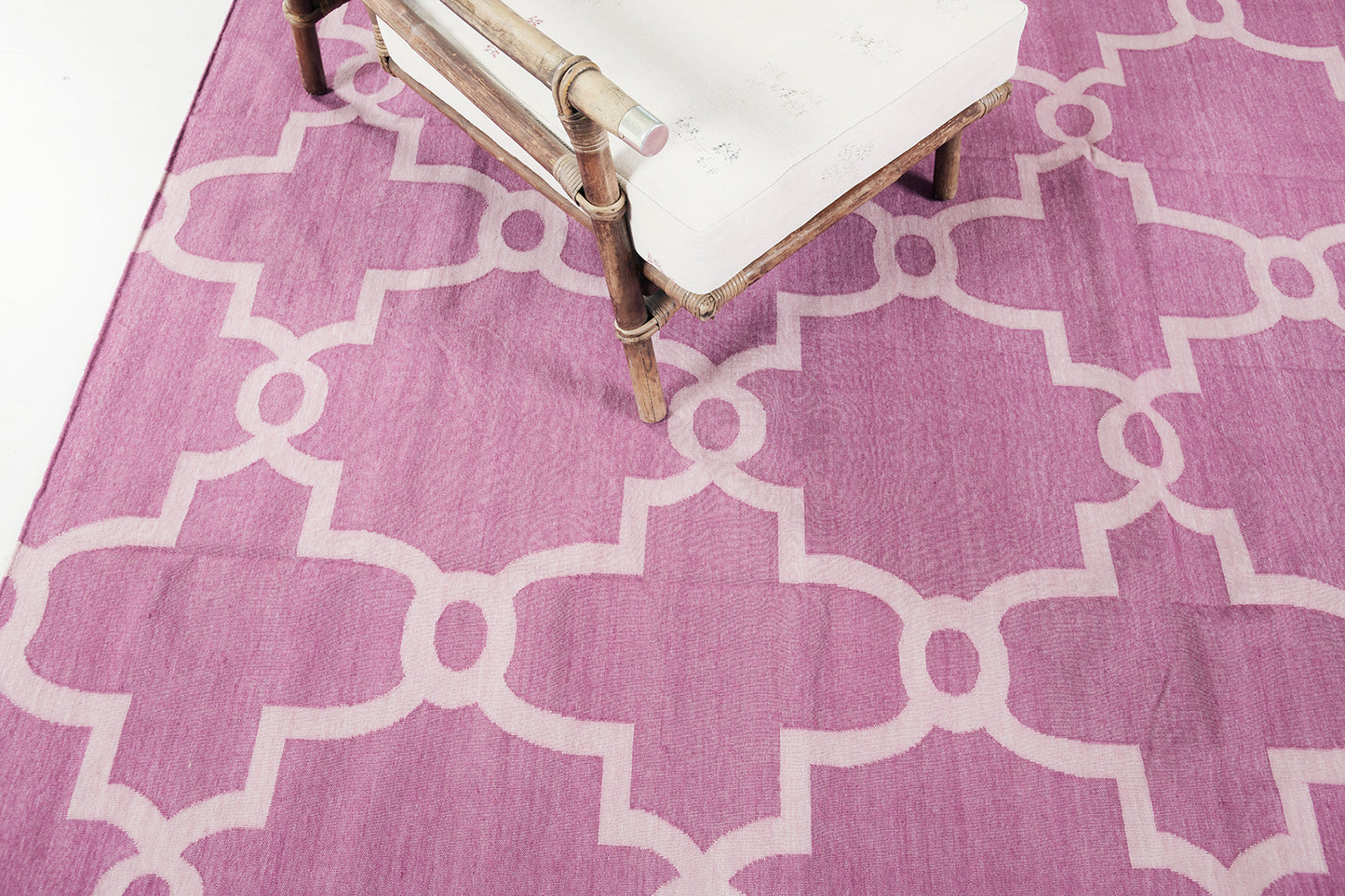 Contemporary Flat-Weave Rug Cielo Collection Hojas Fuchsine