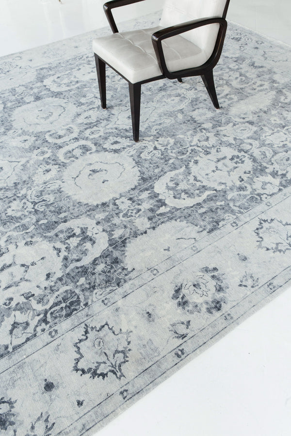 Antique Re-creation Allure Rug Ambrogio - close-up of weave texture and pile