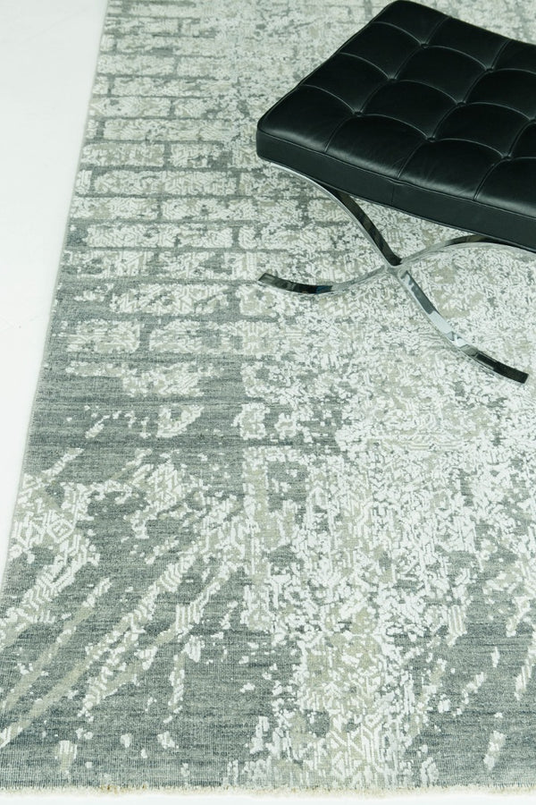 Modern Design Mezzo Collection Wool & Silk Embossed Rug Kalena - pure silk - reverse side showing construction